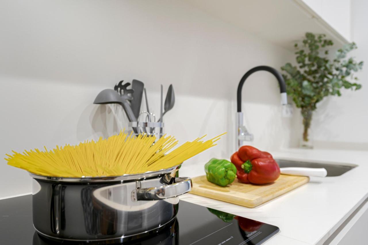 مدريد Feelathome Castilla Apartments المظهر الخارجي الصورة